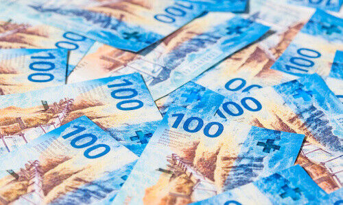 100-Franken-Banknoten (Bild: Shutterstock)