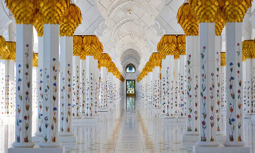 The Sheikh Zayed Grand Mosque in Abu Dhabi (Image: Shutterstock)