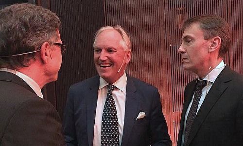 Thomas Borer im Gespräch mit Christian Bretscher (links) und Thomas Ulrich (rechts)