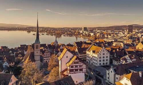 Blick auf die Stadt Zug (Bild: Shutterstock)