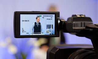 Martin Scholl an der virtuellen Bilanzmedienkonferenz 2022 (Bild: ZKB)