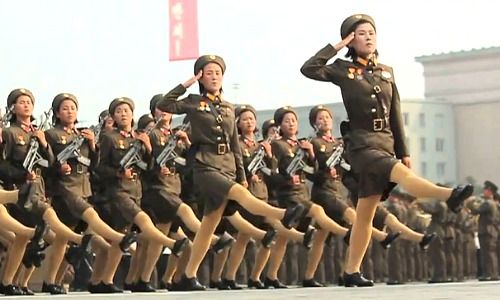Parade in Nordkorea (Bild: Youtube)