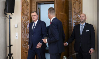 SNB-Präsident Thomas Jordan (ganz links, Bild: Keystone)