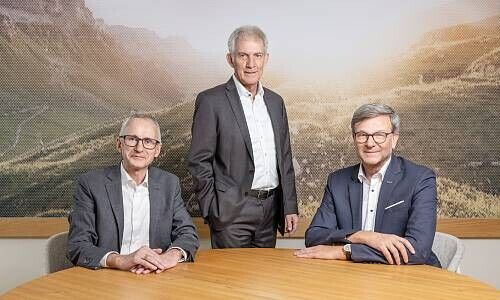 Urs Eichenberger (von links), Mitglieder der Geschäftsleitung, Dr. Heini Sommer, Bankratspräsident, und Christoph Bugnon, Vorsitzender der Geschäftsleitung,