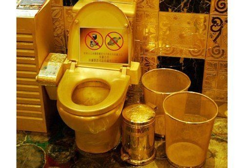 Gold_Toilette