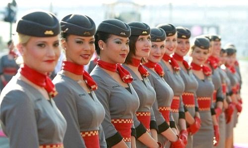 Flugbegleiterinnen von Etihad Airways