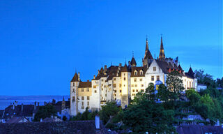 Skyline mit dem Schloss Neuenburg (Bild: Shutterstock)