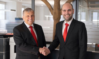 Hansruedi Zopfi (links) übergibt die Filialleitung per 1. Januar 2025 an seinen Nachfolger Stefan Bänz.
