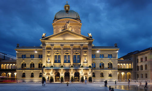Das Bundeshaus in Bern (Bild: KEYSTONE/LAIF/Berthold Steinhilber)