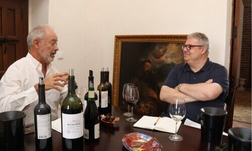 Weinhändler Schwander (r) mit mit Agostinho Marques Figueira de Chaves, Produzent von Medeiros. (Bild: zVg)