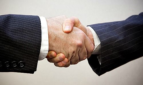 Handshake - 2 men: Flickr/Flazingo, Lizenz: CC BY-SA 2.0 Photos