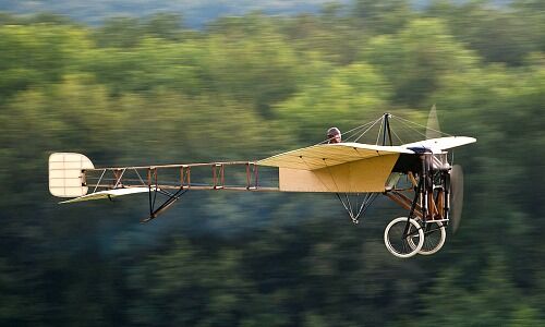 Flugzeug vom Typ Blériot XI (Bild: Wikimedia Commons / Julian Herzog)