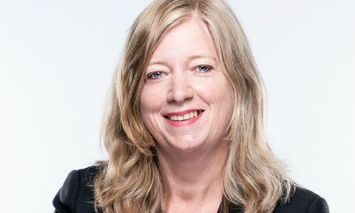Sabine Betz, Sektor-Verantwortliche für Versicherungen bei EY