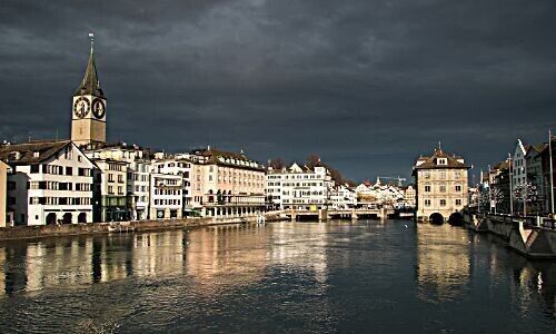 Dunkle Wolken über Zürich (Bild: Shutterstock)