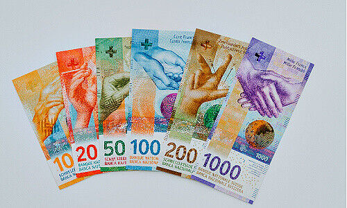 Franken-Banknoten (Bild: Claudio Schwarz, Unsplash)