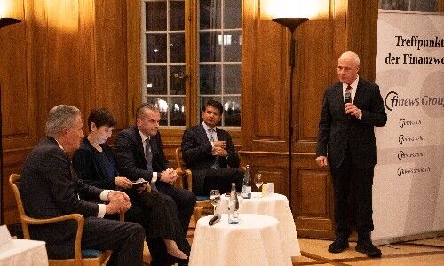 A little bit of Singapore in Zurich (from left to right: Beat Wittmann, Aida Soon, Paul Taurignan, Taimug Baig, and Claude Baumann (Image: Finews))