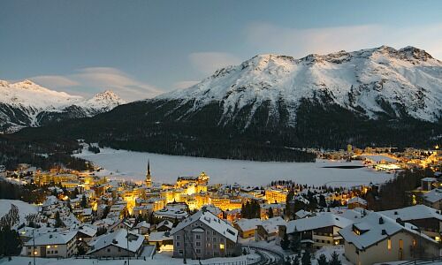 Schweizer Nobelkurort St. Moritz (Bild: Unsplash)