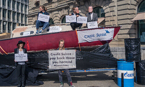 Demonstration vor dem Hauptsitz der Credit Suisse (Bild: Collectif BreakFree, Media)