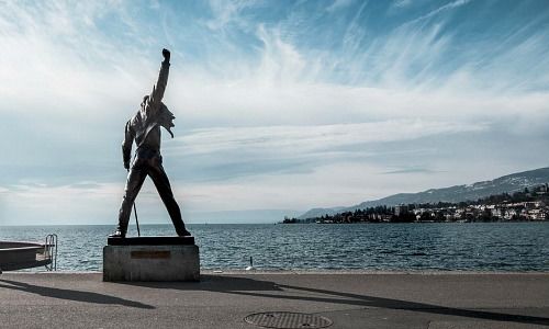Statue des Sängers Freddie Mercury in Montreux im Kanton Waadt