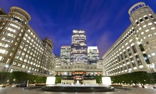 Sitz der Credit Suisse in London: Cabot Square in der Canary Wharf (Bild: Shutterstock)