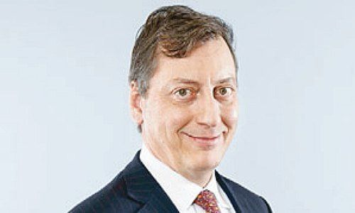 John Dacey, ab April 2018 CFO Swiss Re
