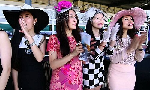 Filmszene aus «Ultra Rich Asian Girls» (Bild: HBICtv)