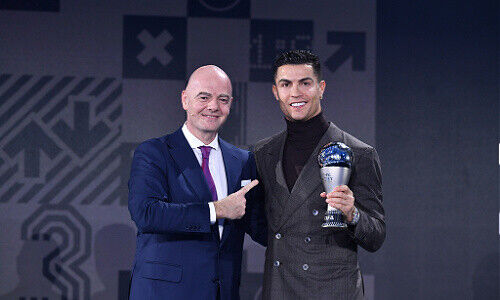 Fifa-Präsident Gianni Infantino und Fussball-Star Cristiano Ronaldo (Bild: Keystone)
