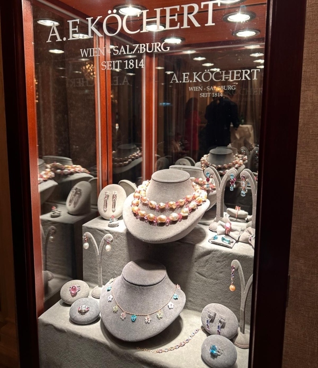 köchert schmuckvitrine