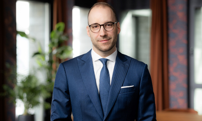 BENDURA Philipp Forster small1