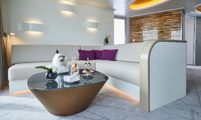 Hapag-Lloyd Cruises, Hanseatic InspirationGrand Suite [ (c) Hapag-Lloyd-Cruises,Alle Bilder zur honorarfreien Nutzung mit dem vollständigen Bildnachweis "Hapag-Lloyd Cruises / Christian Wyrwa"  » Die Bilder dürfen nur im Rahmen einer Berichterstattung über Hapag-Lloyd Cruises verwendet werden, All Photos intended for editorial use. All image use free of charge. Photocredit: Hapag-Lloyd Cruises / Christian Wyrwa. ]