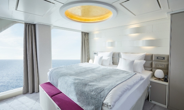 Hapag-Lloyd Cruises, Hanseatic InspirationGrand Suite [ (c) Hapag-Lloyd-Cruises,Alle Bilder zur honorarfreien Nutzung mit dem vollständigen Bildnachweis "Hapag-Lloyd Cruises / Christian Wyrwa"  » Die Bilder dürfen nur im Rahmen einer Berichterstattung über Hapag-Lloyd Cruises verwendet werden, All Photos intended for editorial use. All image use free of charge. Photocredit: Hapag-Lloyd Cruises / Christian Wyrwa. ]