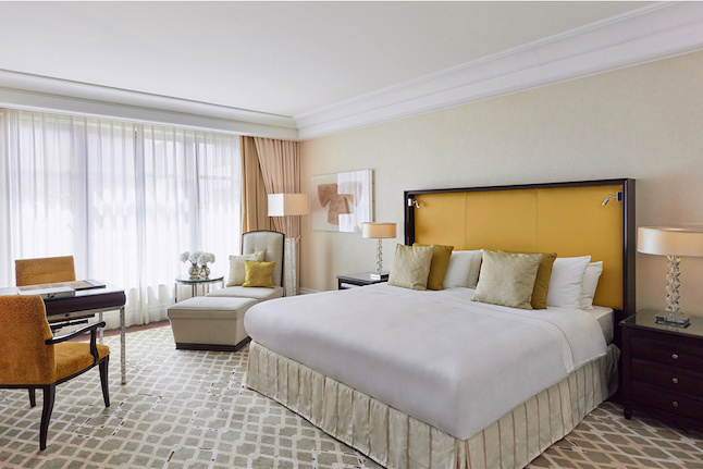 breidenbacher hof duesseldorf superior room 01
