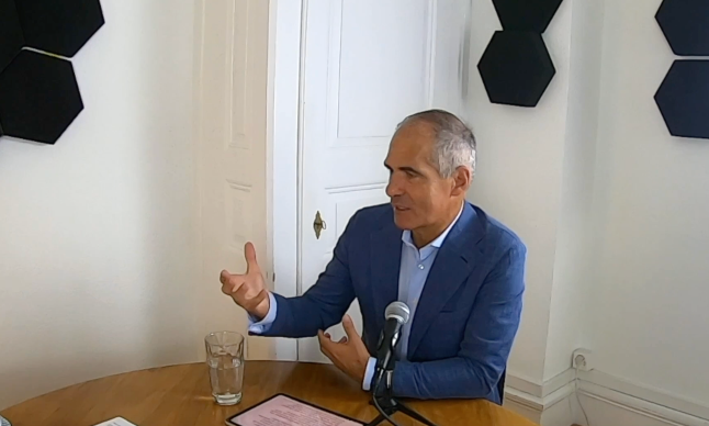 «Das ist schon nicht nur ein kleines Rauschen»: Reto Jauch zum jüngsten Stellenabbau auf dem Finanzplatz Schweiz. (Screenshot: YouTube)